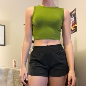 CROPPED SLEEVELESS TOP